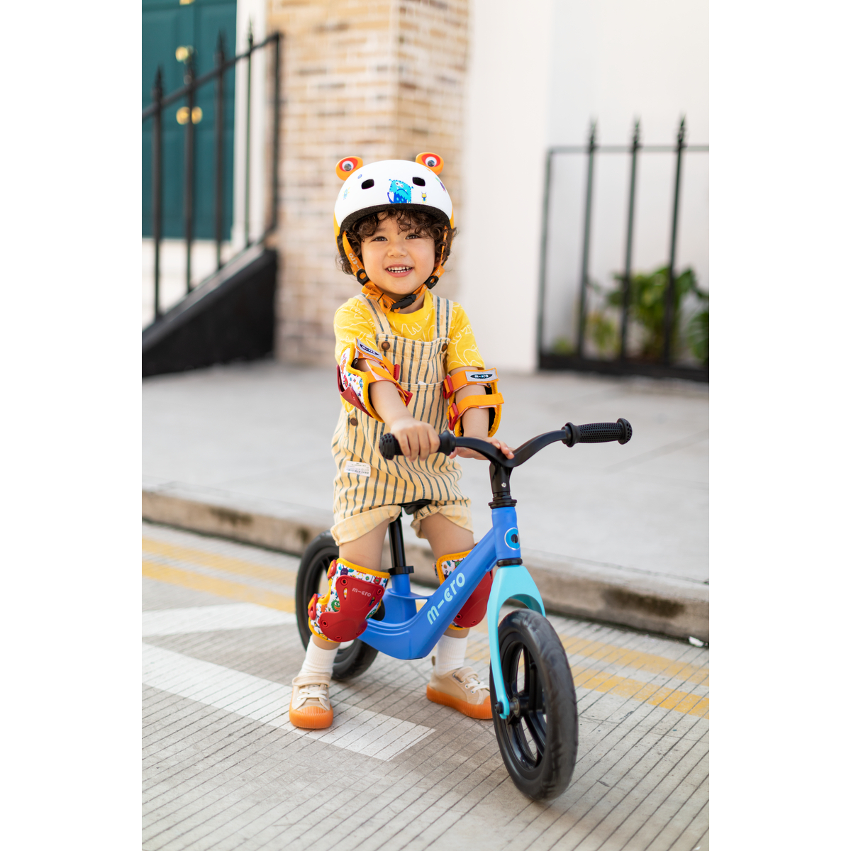 large Micro Balance Bike Lite Chameleon Blue 4
